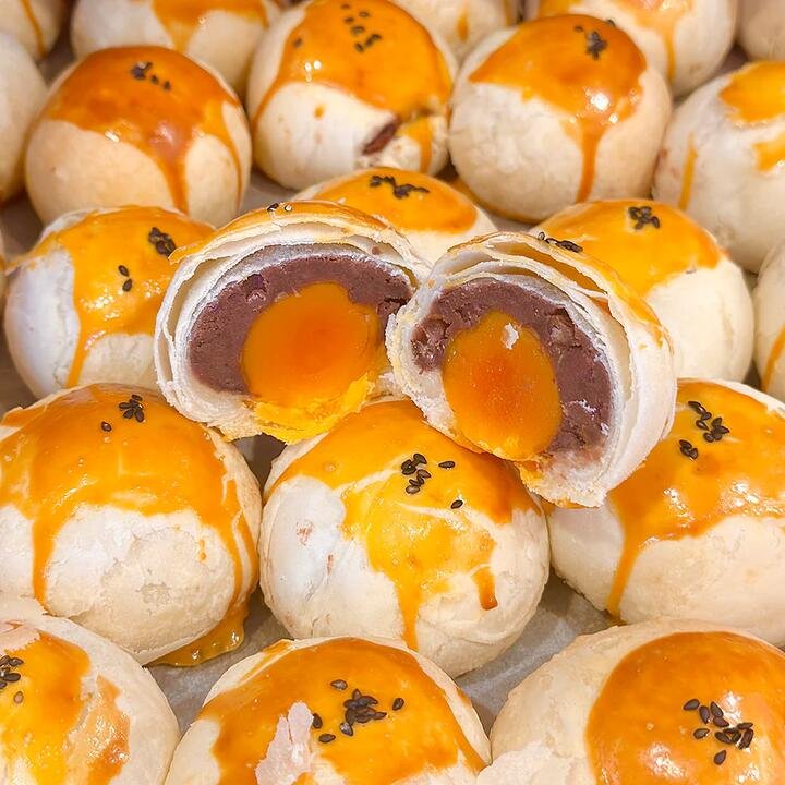 Dragon Pastry Mochi & Salted Egg Yolk Pastry - 3 Pieces