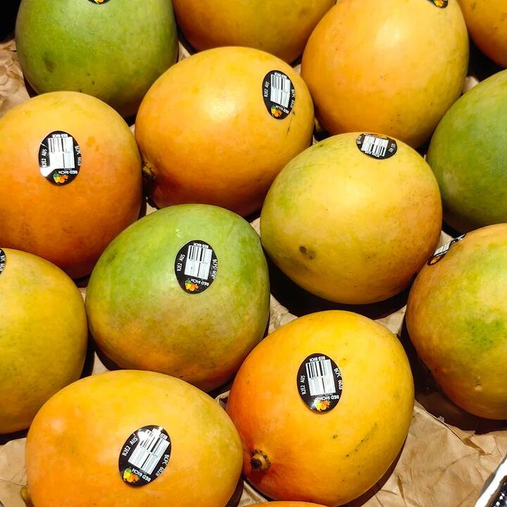 R2E2 Mangoes – Medium, 2 Pieces Gourmet Grocer R2E2 Mangoes - Medium, 2 Pieces