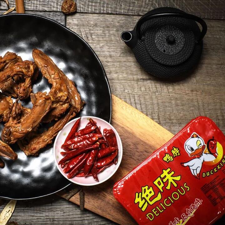 Juewei Sweet and Spicy Duck Collarbone - 300g