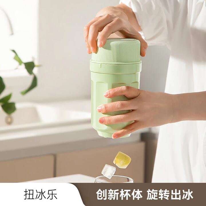 Fasola Twist Ice Cube Maker - Green