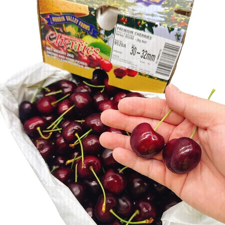 WVF Export Premium Regina Cherries 30-32mm Gift Box 2kg Gourmet Grocer WVF Export Premium Regina Cherries 30-32mm Gift Box 2kg