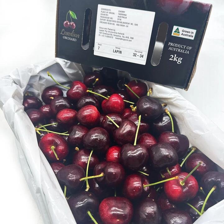 Lowdina Orchard Lapin Cherries Gift Box 32-34mm – 2kg Gourmet Grocer Lowdina Orchard Lapin Cherries Gift Box 32-34mm - 2kg