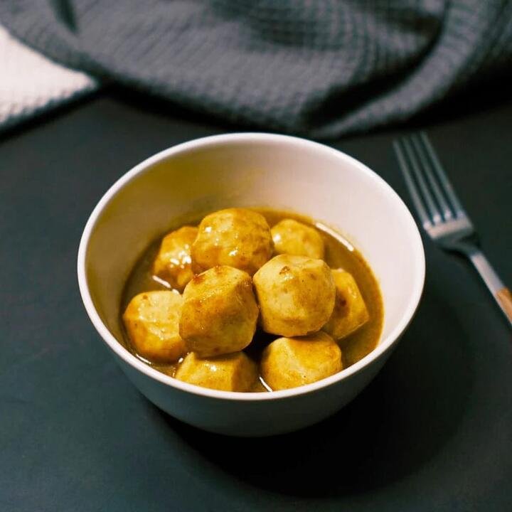 Xin Shitang Frozen Curry Fish Balls – 300g Gourmet Grocer Xin Shitang Frozen Curry Fish Balls - 300g