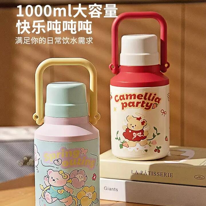Modern Housewife 316 Stainless Steel Vacuum Flask with Carry Handle, 1000ml – Spring Outing Bear Design – Insulated Water Bottle Thermos Gourmet Grocer Modern Housewife 316 Stainless Steel Vacuum Flask with Carry Handle, 1000ml – Spring Outing Bear Design - Insulated Water Bottle Thermos