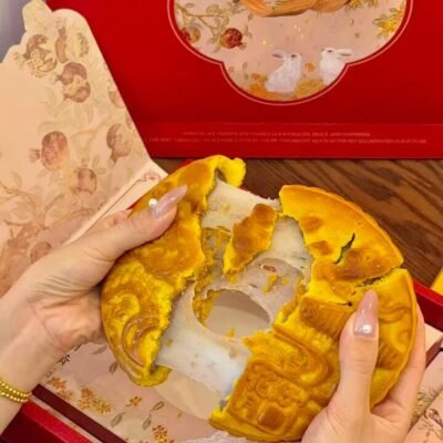 YOONA Baking Giant Mooncake with Red Bean, Mochi & Salted Egg Yolk 500g – Gift Box with Bag - Mid-Autumn Festival Gift