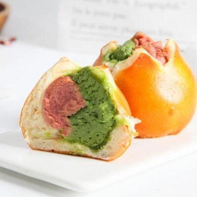 Frozen Strawberry & Matcha Sweet Bun 105g