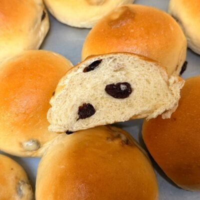 Fresh Raisin Bread Rolls - 4 Pieces